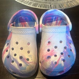 Marble toddler crocs